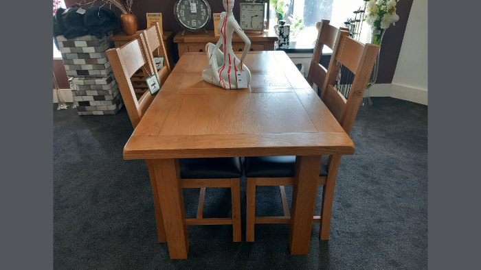 120cm Extending Table & 4 Chairs